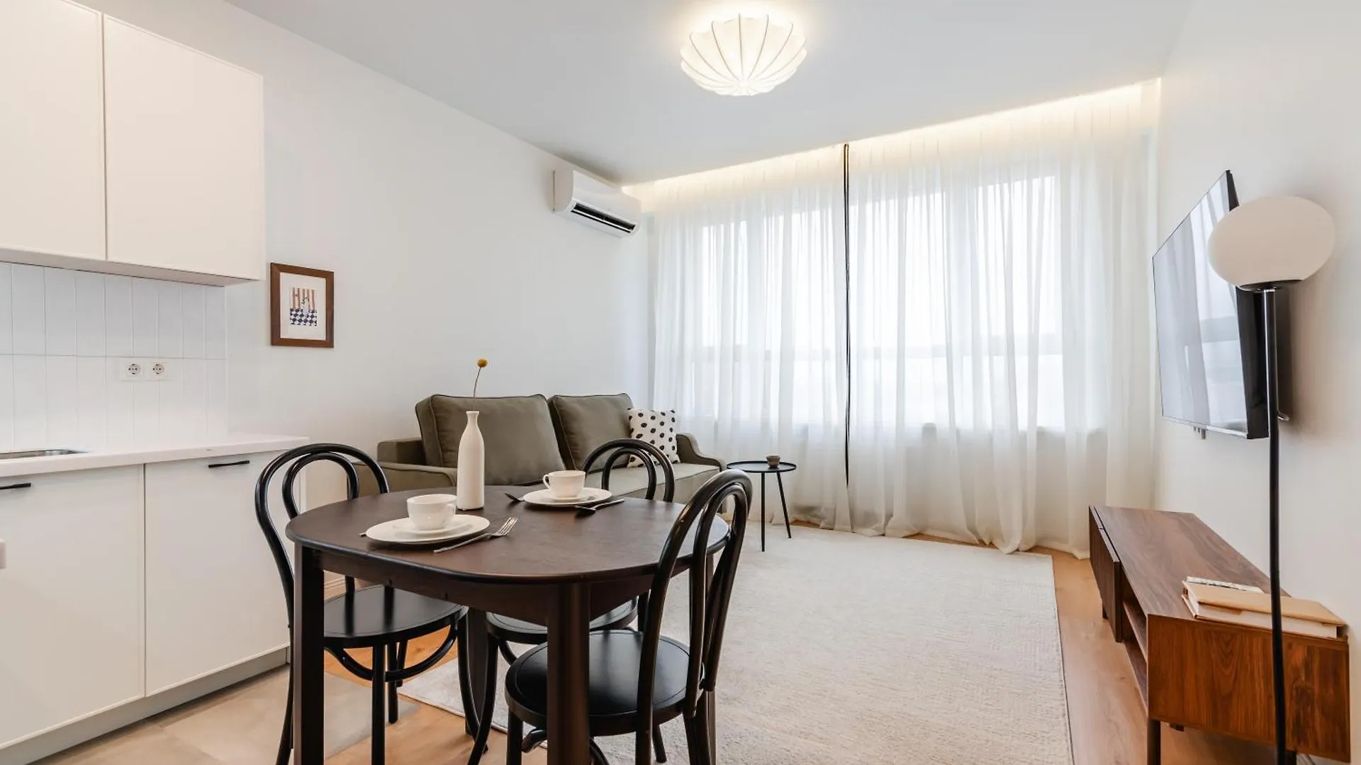 Светлые И Уютные Апартаменты В Центре Алматы Apartment